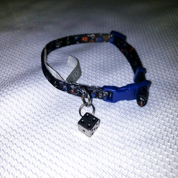 Top paw blue skull dice collar small